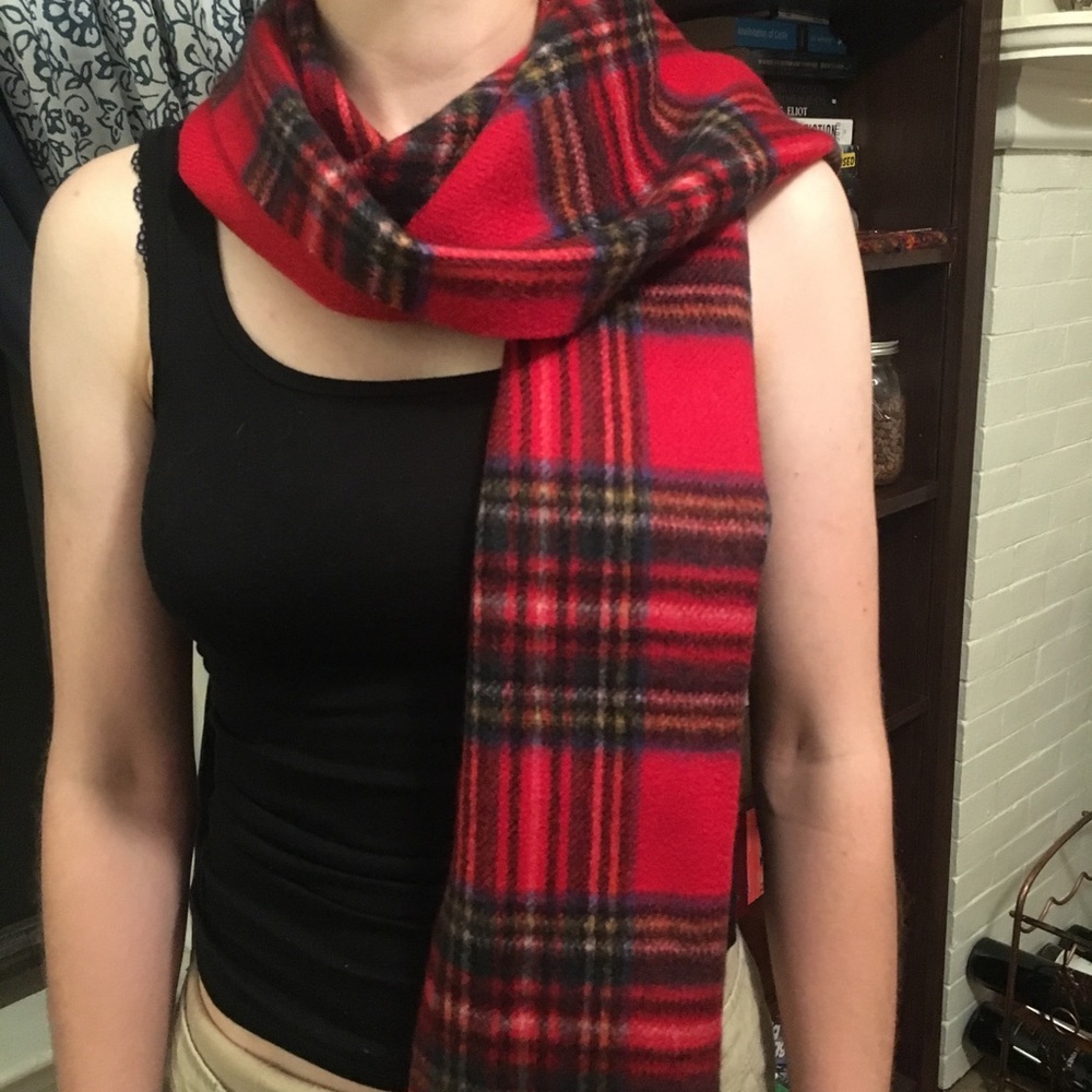 Never worn 100% Cashmere Dunedin Scottish scarf